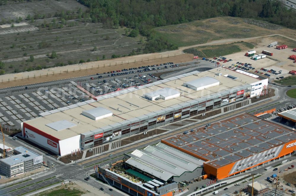 MÜNCHEN from above - Blick auf das Möbelhauses Höffner an der Hans-Steinkohl-Strasse im Südwesten Münchens Ausführende Baufirma ist die Klebl GmbH,Gößweinstraße 2,92318 Neumarkt,Tel.: (0 91 81) 9 00-0 frank.michaela@klebl.de,E-Mail: klebl@klebl.de