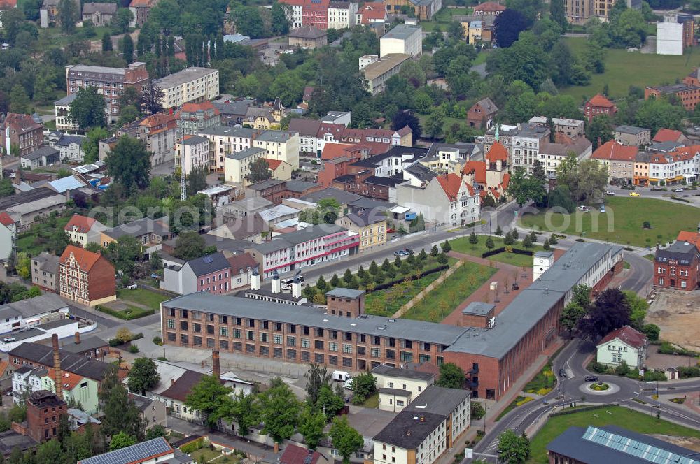 Guben from above - Blick auf das Neue Stadtzentrum Promenade am Dreieck in Guben an der Neiße. Das Gelände der ehemaligen Hutfabrik C. G. Wilke soll den neuen Stadtkern Gubens bilden. Hier befinden sich das Rathaus, ein Multifunktionssaal für Veranstaltungen, Konferenzen und Messen, die Stadtbibliothek, die Musikschule und das Stadt- und Industriemuseum. View of the New Town Center Promenade am Dreieck in Guben on the Neisse River. The site of the former hat factory CG Wilke was planned as the new center of Guben. Here are the town hall, a multi-purpose hall for meetings, conferences and fairs, the city library, the Music School and the Urban and Industrial museum.