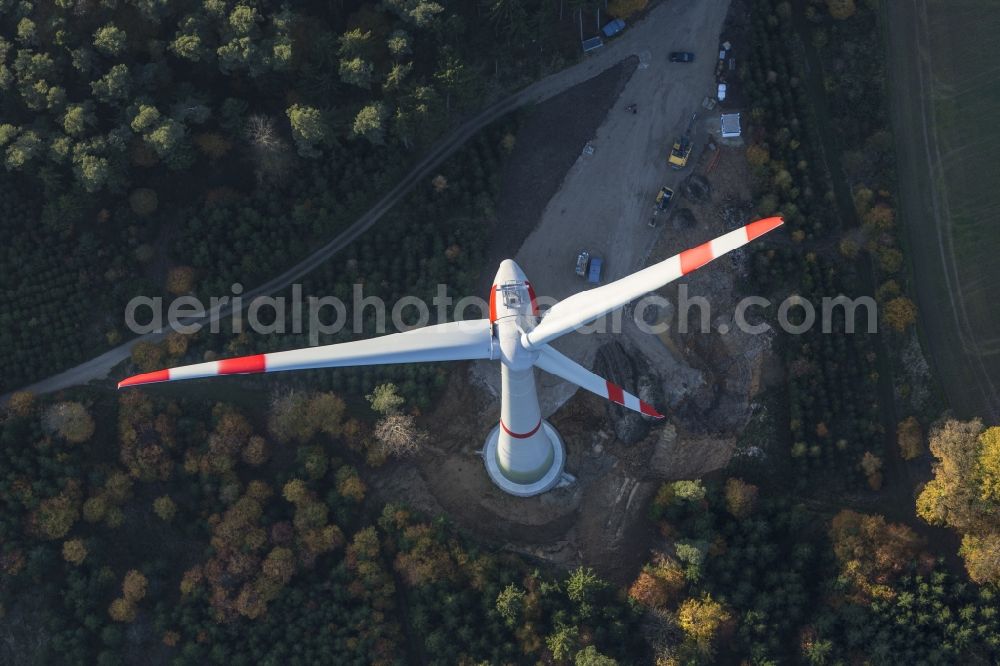 Postau from the bird's eye view: Rotor blades of a new wind turbine - Wind turbine at Postau - Moosthann in the district of Landshut in Bavaria