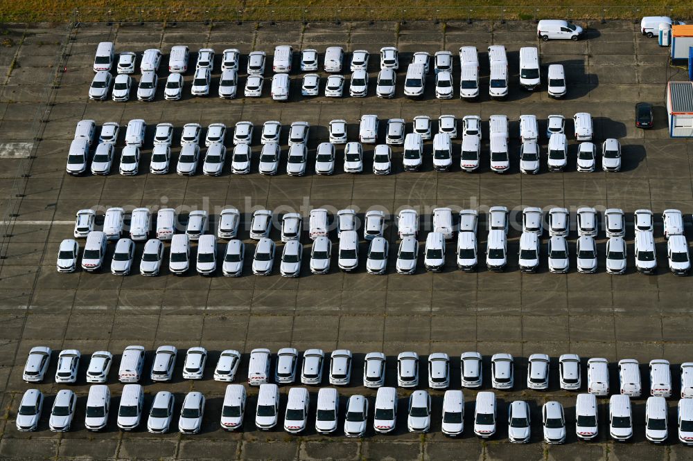 Werneuchen from the bird's eye view: Automobiles - passenger cars on the parking areas in the open-air area of a vehicle reconditioner and converter on a closed area of the runway of the airfield in the district of Hirschfelde in Werneuchen in the federal state of Brandenburg, Germany