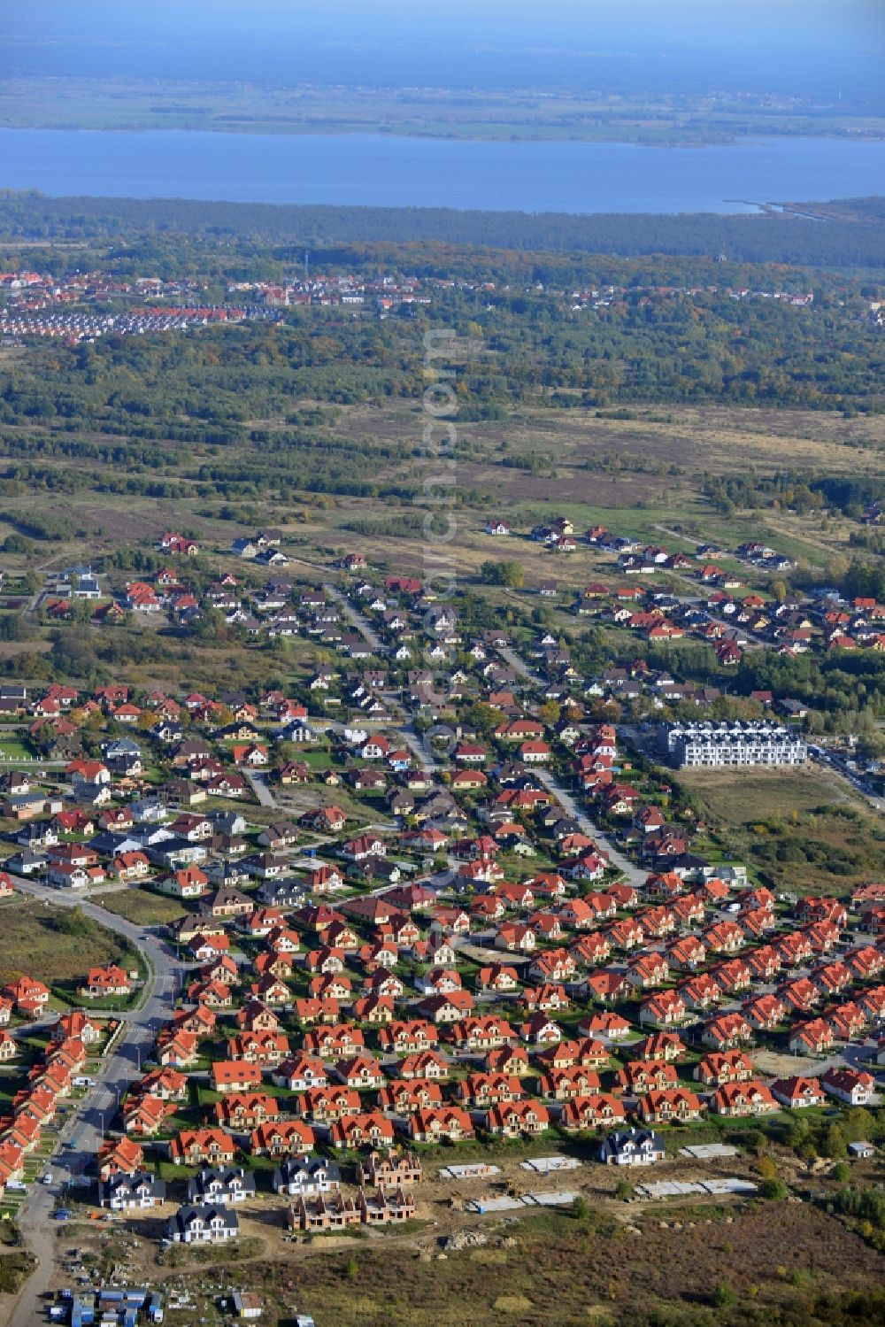 Aerial image Stettin / Szczecin - View of a newly built single-family house settlement in the district Warszewo in Stettin / Szczecin in the województwo West Pomerania / Zachodniopomorskie in Poland.Caused by the credit crunch, some houses are vacant here