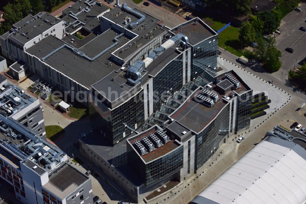 Aerial photograph Warschau - New buildings of the Centre of New Technologies of the University of Warsaw in Poland. The CeNT was founded in 2011, its campus is located on Banacha Street in the district of Ochota. The swingled building complex CeNT 1 was completed by the construction company Karmar. It facilitates lecture halls, laboratories and seminar rooms