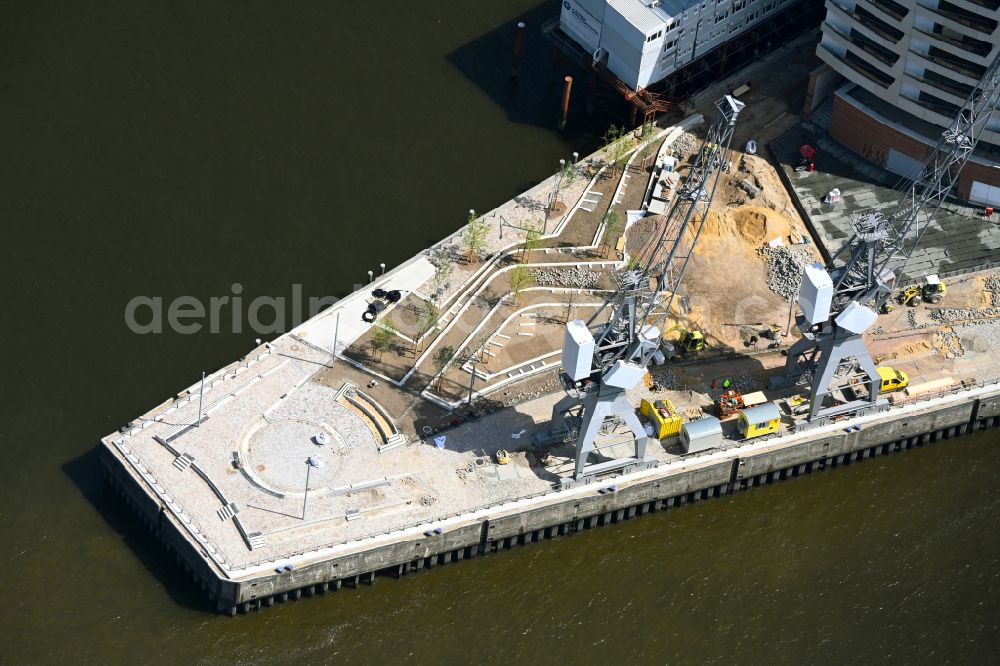 Hamburg from the bird's eye view: Ensemble space an place on Strandhoeft on street Huebenerstrasse in the district HafenCity in Hamburg, Germany