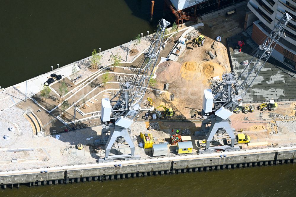 Aerial image Hamburg - Ensemble space an place on Strandhoeft on street Huebenerstrasse in the district HafenCity in Hamburg, Germany