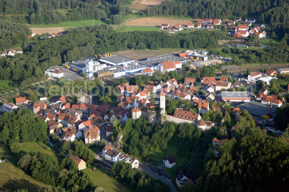 Neuhaus an der Prignitz from the bird's eye view: Blick auf die Stadt mit der Burg Veldenstein und der Brauerei.