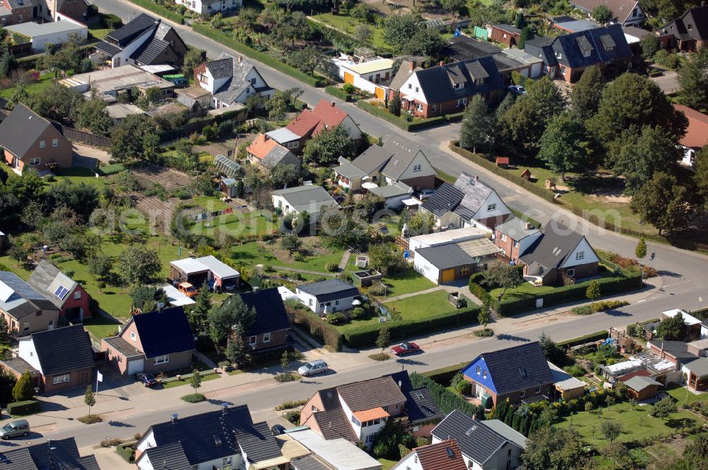 Ribnitz-Damgarten from above - Einfamilienhaussiedlung an der Neuhöfer Straße in Ribnitz-Damgarten.