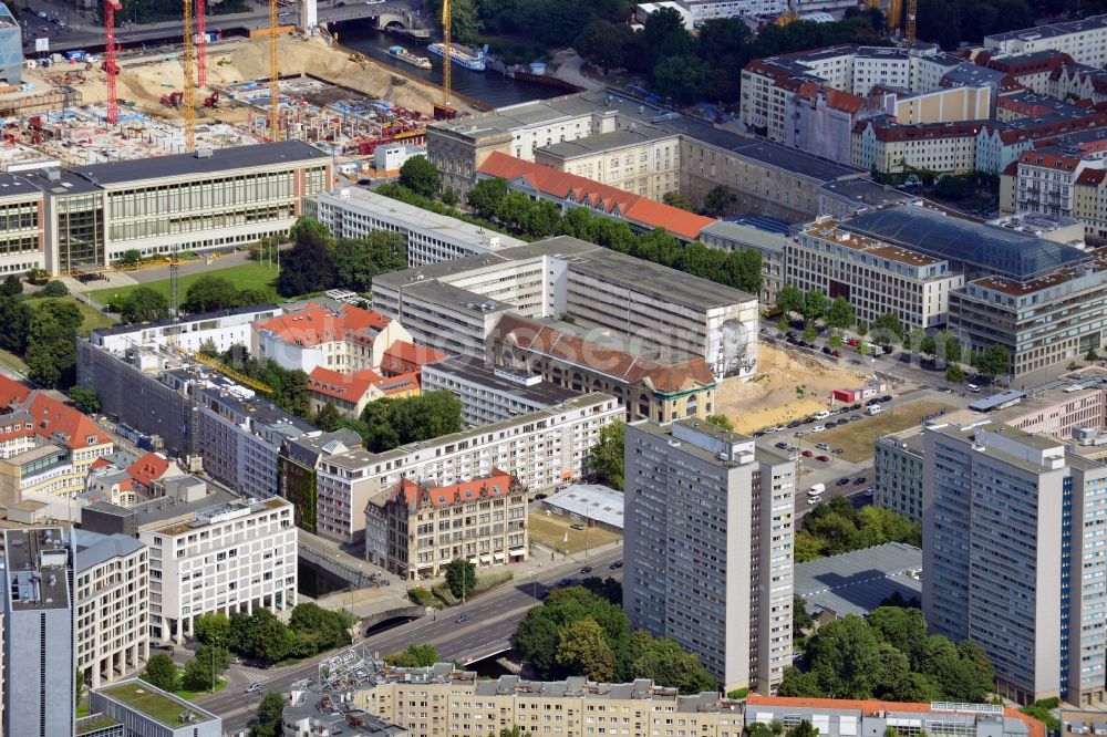 Berlin OT Mitte from above - View of Neukölln am Wasser and the Fischerinsel in the district of Mitte in Berlin