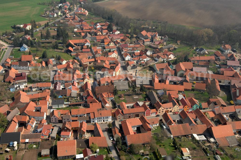 Neunheiligen from the bird's eye view: Blick auf die Ortschaft Neunheiligen im Unstrut-Hainich-Kreis. Der Ort gehört zur Verwaltungsgemeinschaft Schlottheim und hat 514 Einwohner. PLZ 99994