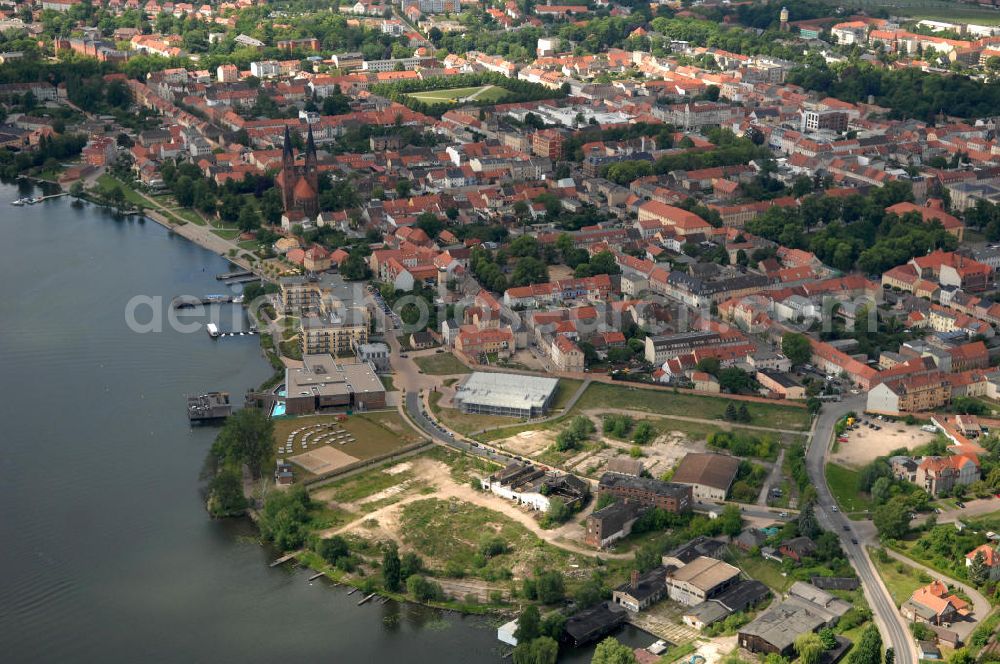 Aerial photograph Neuruppin - Blick auf die Fontanestadt Neuruppin am Seeufer des Ruppiner See.