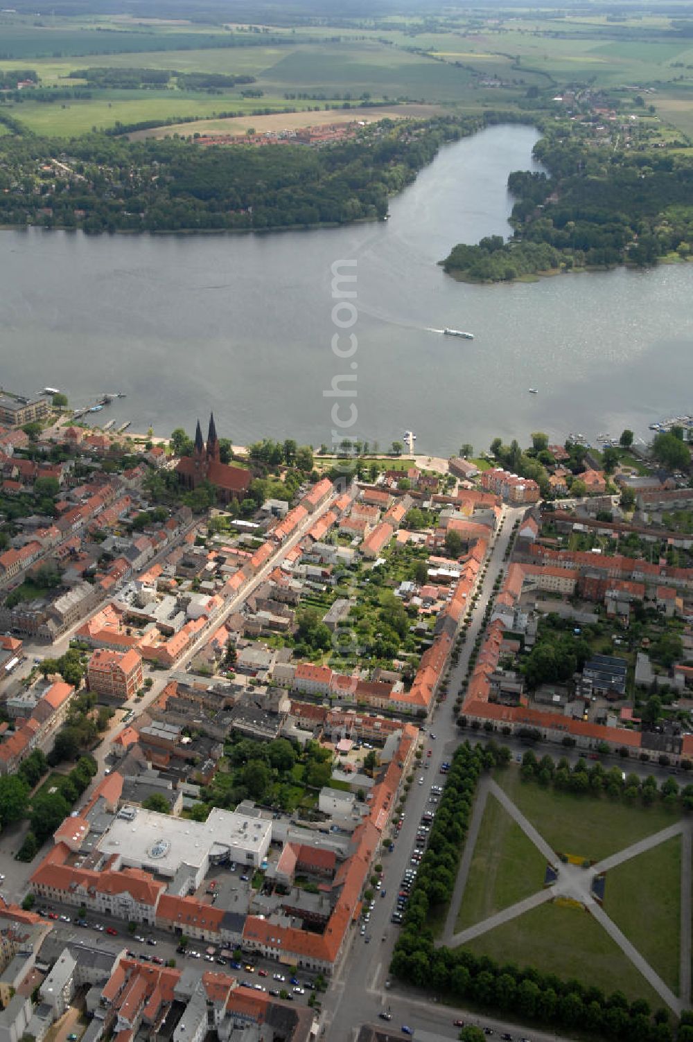 Neuruppin from the bird's eye view: Blick auf die Fontanestadt Neuruppin am Seeufer des Ruppiner See.