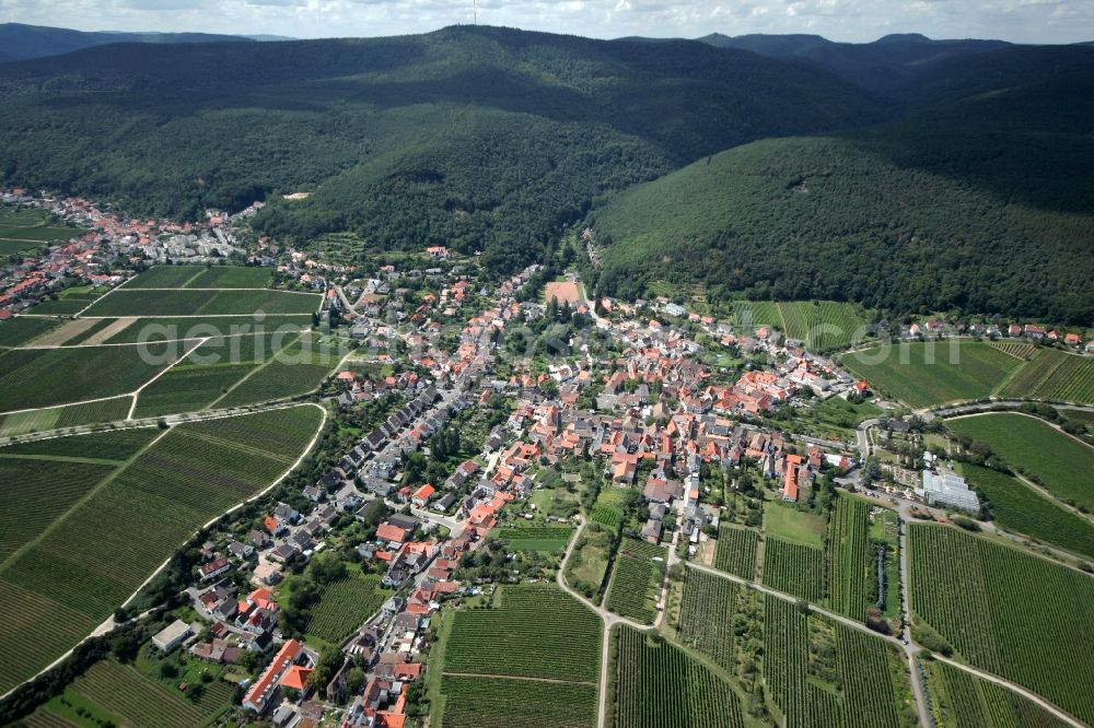 Aerial photograph Gimmeldingen - Neustadt an der Weinstraße OT Gimmeldingen in the state of Rhineland-Palatinate