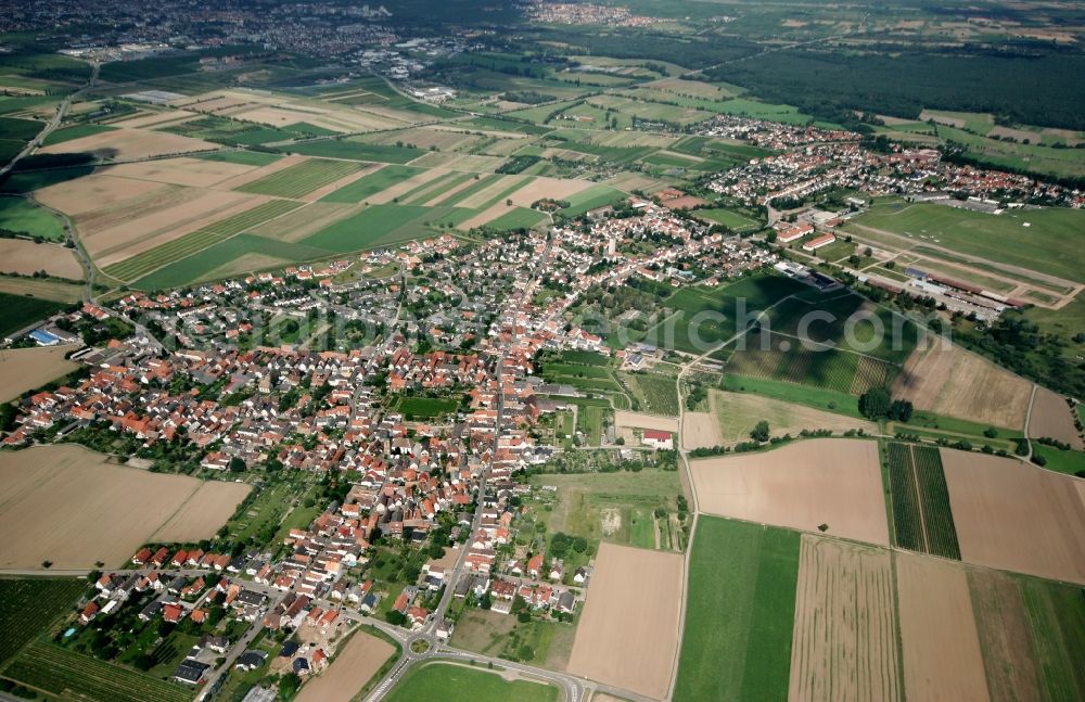 Lachen-Speyerdorf from the bird's eye view: Neustadt an der Weinstraße OT Lachen-Speyerdorf in the state of Rhineland-Palatinate