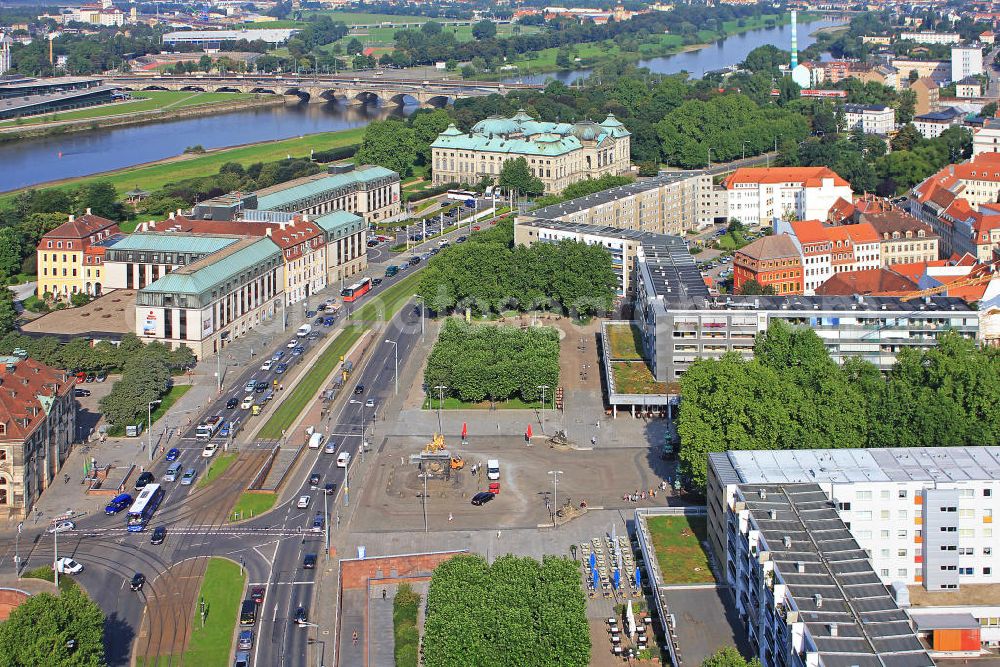 Aerial image Dresden - Blick über den Neustädter Markt mit dem Standbild Augustus des Starken der Goldene Reiter auf das Hotel The Westin Bellevue, dem Japanischen Palais, welches das Landesmuseum für Völkerkunde und Vorgeschichte beherbergt sowie die über die Elbe führende Marienbrücke in Dresden-Innere Neustadt, Sachsen. View over the publice square Neustädter Markt with the equestrian statue Goldener Reiter on the Hotel The Westin Bellevue, the Japanese Palace, it currently hosts the Museum of Ethnology Dresden, and the bridge Marienbrücke over the Elbe river in Dresden, Saxony.