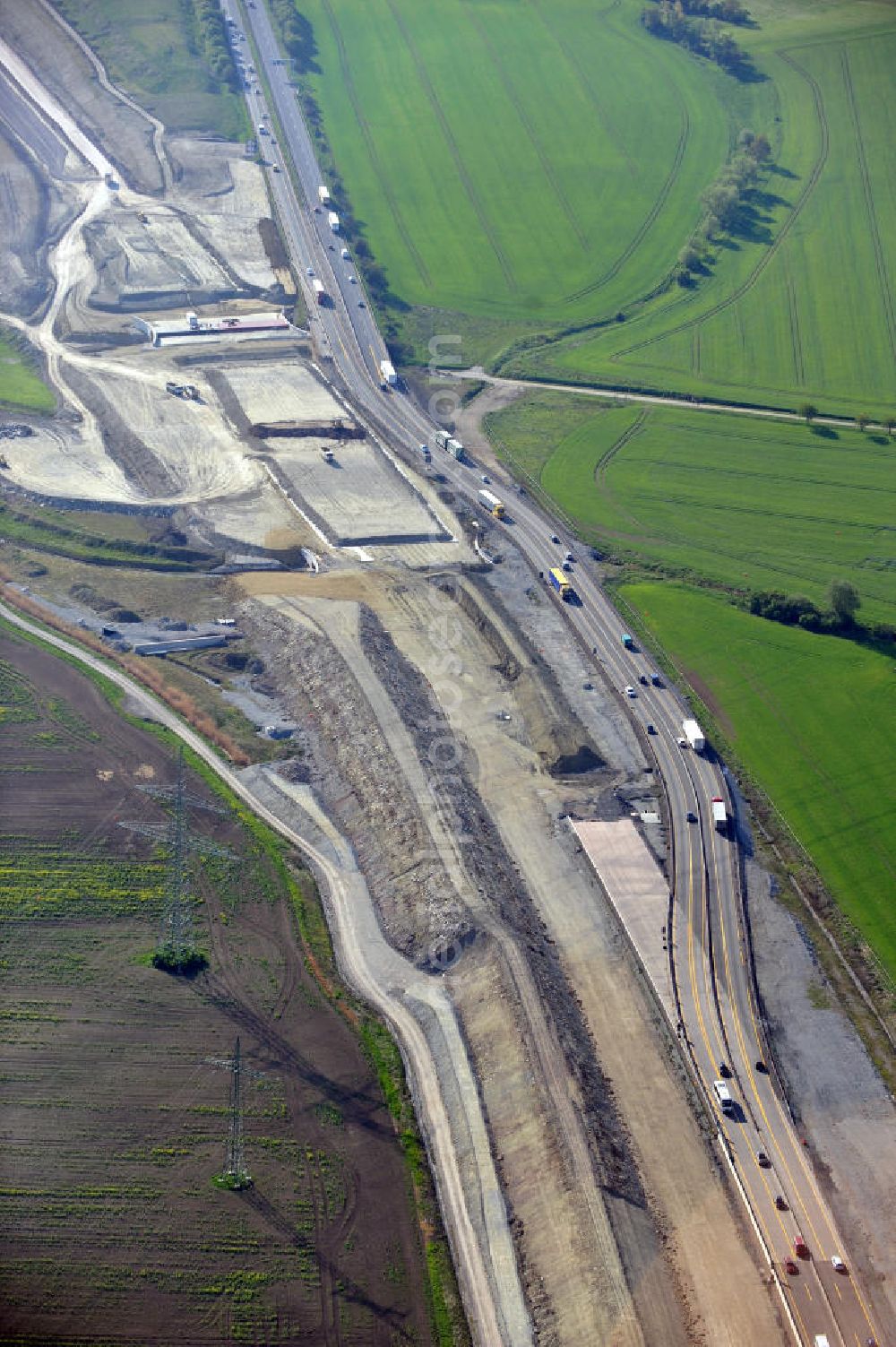 Aerial image Magdala - Blick auf die Bauarbeiten zur Neutrassierung / Verlegung der Bundesautobahn BAB A4 zwischen den Anschlussstellen AS Magdala und Jena/Göschwitz. Bauherr des sechstreifiger Neubau des Autobahnabschnittes ist die DEGES Deutsche Einheit Fernstraßenplanungs- und -bau GmbH. Construction work on the realignment / relocation of the federal motorway A4 motorway between junctions AS Magdalene and Jena / Göschwitz. Die Ingenieurgruppe BEB ist mit der Projektsteuerung beauftragt.