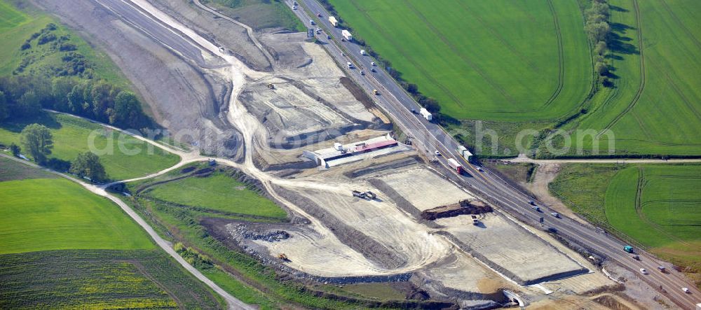 Magdala from above - Blick auf die Bauarbeiten zur Neutrassierung / Verlegung der Bundesautobahn BAB A4 zwischen den Anschlussstellen AS Magdala und Jena/Göschwitz. Bauherr des sechstreifiger Neubau des Autobahnabschnittes ist die DEGES Deutsche Einheit Fernstraßenplanungs- und -bau GmbH. Construction work on the realignment / relocation of the federal motorway A4 motorway between junctions AS Magdalene and Jena / Göschwitz. Die Ingenieurgruppe BEB ist mit der Projektsteuerung beauftragt.