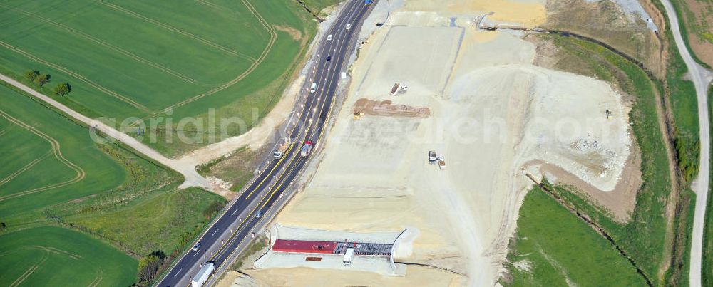 Aerial photograph Magdala - Blick auf die Bauarbeiten zur Neutrassierung / Verlegung der Bundesautobahn BAB A4 zwischen den Anschlussstellen AS Magdala und Jena/Göschwitz. Bauherr des sechstreifiger Neubau des Autobahnabschnittes ist die DEGES Deutsche Einheit Fernstraßenplanungs- und -bau GmbH. Construction work on the realignment / relocation of the federal motorway A4 motorway between junctions AS Magdalene and Jena / Göschwitz. Die Ingenieurgruppe BEB ist mit der Projektsteuerung beauftragt.