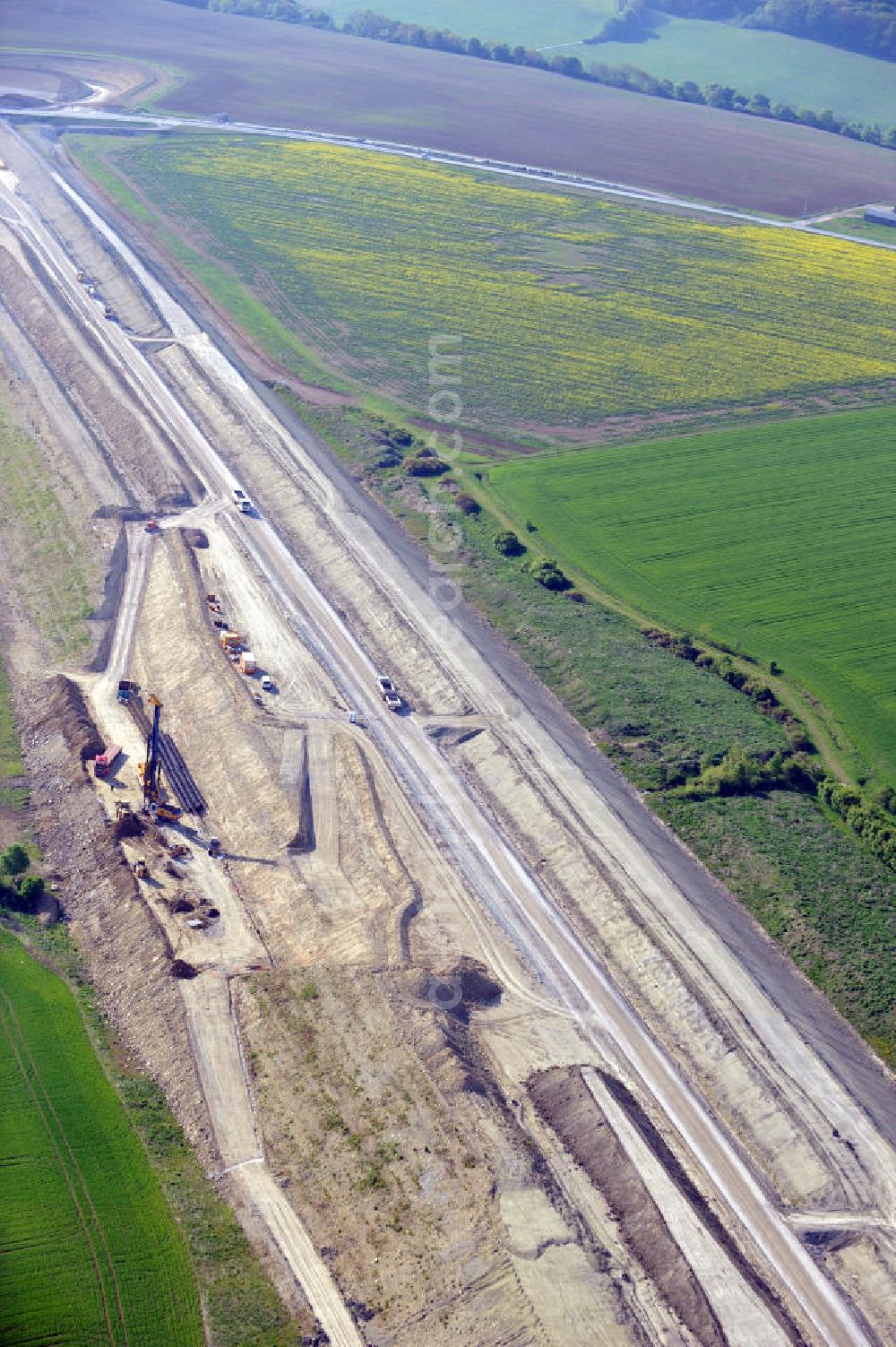 Magdala from the bird's eye view: Blick auf die Bauarbeiten zur Neutrassierung / Verlegung der Bundesautobahn BAB A4 zwischen den Anschlussstellen AS Magdala und Jena/Göschwitz. Bauherr des sechstreifiger Neubau des Autobahnabschnittes ist die DEGES Deutsche Einheit Fernstraßenplanungs- und -bau GmbH. Construction work on the realignment / relocation of the federal motorway A4 motorway between junctions AS Magdalene and Jena / Göschwitz. Die Ingenieurgruppe BEB ist mit der Projektsteuerung beauftragt.