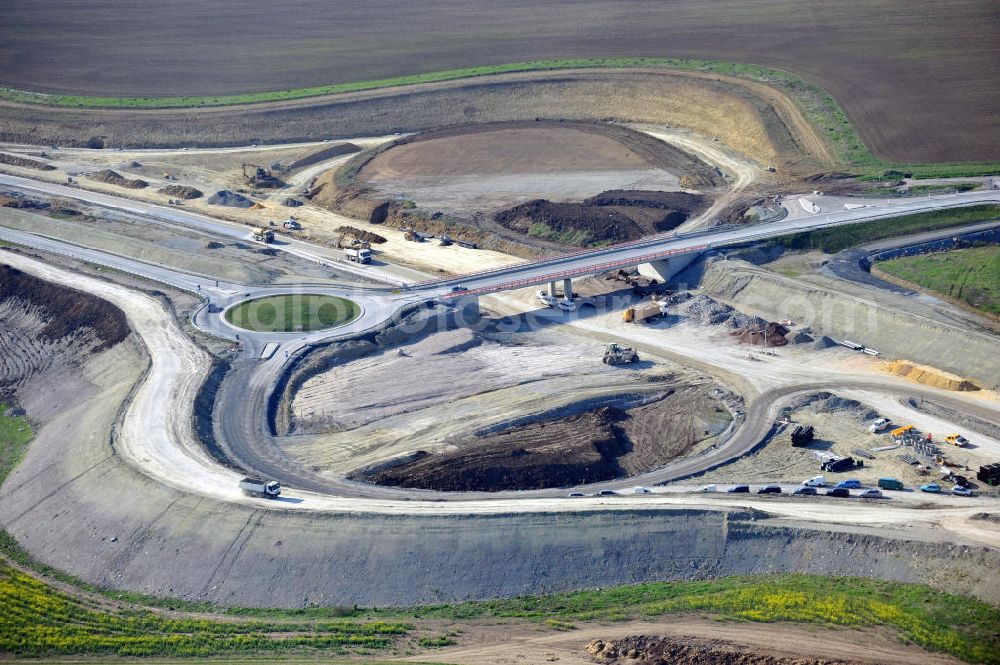 Aerial photograph Magdala - Blick auf die Bauarbeiten zur Neutrassierung / Verlegung der Bundesautobahn BAB A4 zwischen den Anschlussstellen AS Magdala und Jena/Göschwitz. Bauherr des sechstreifiger Neubau des Autobahnabschnittes ist die DEGES Deutsche Einheit Fernstraßenplanungs- und -bau GmbH. Construction work on the realignment / relocation of the federal motorway A4 motorway between junctions AS Magdalene and Jena / Göschwitz. Die Ingenieurgruppe BEB ist mit der Projektsteuerung beauftragt.