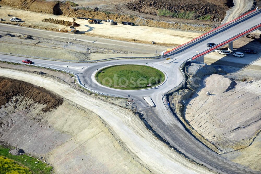 Magdala from the bird's eye view: Blick auf die Bauarbeiten zur Neutrassierung / Verlegung der Bundesautobahn BAB A4 zwischen den Anschlussstellen AS Magdala und Jena/Göschwitz. Bauherr des sechstreifiger Neubau des Autobahnabschnittes ist die DEGES Deutsche Einheit Fernstraßenplanungs- und -bau GmbH. Construction work on the realignment / relocation of the federal motorway A4 motorway between junctions AS Magdalene and Jena / Göschwitz. Die Ingenieurgruppe BEB ist mit der Projektsteuerung beauftragt.