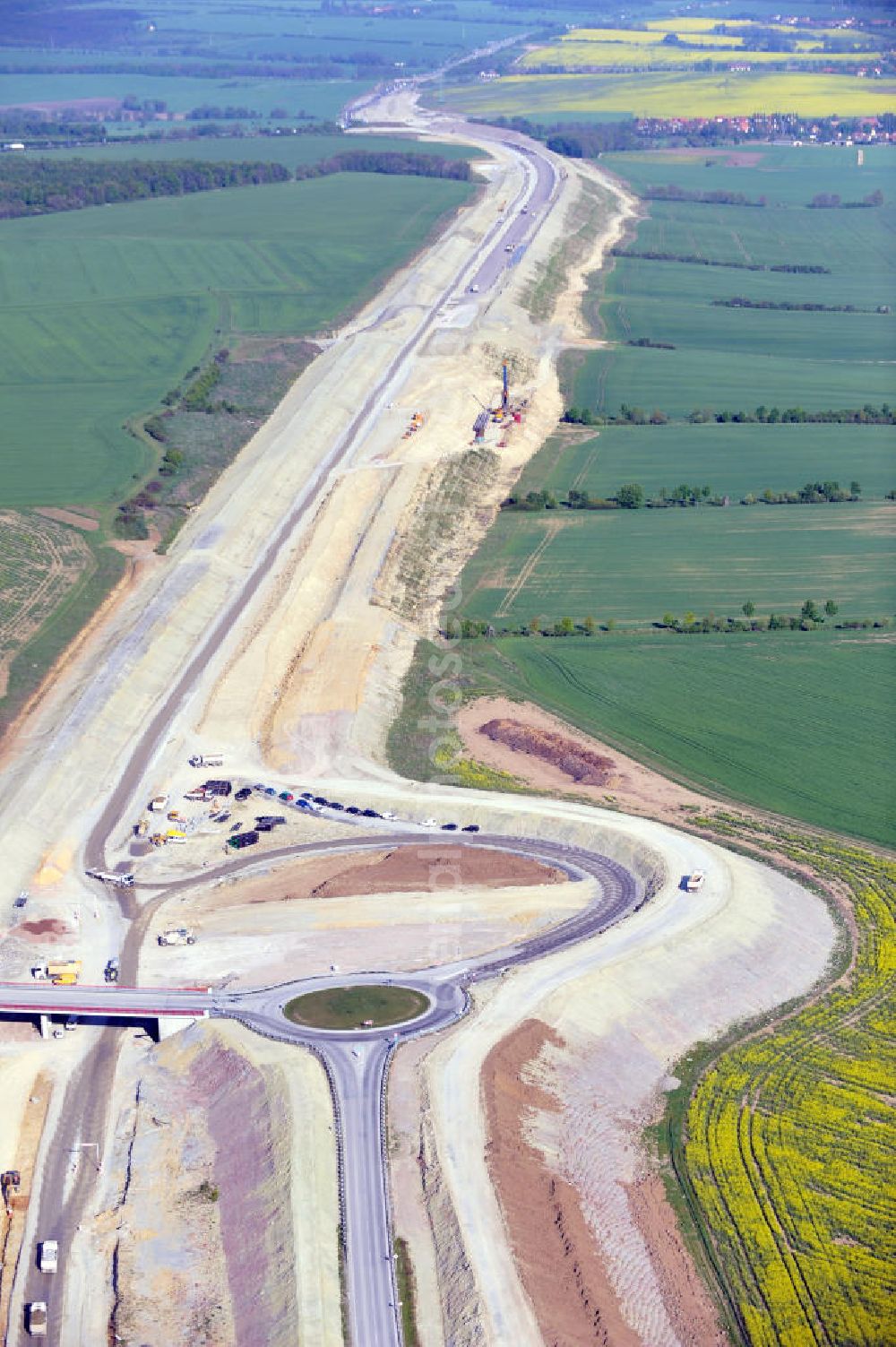 Aerial image Magdala - Blick auf die Bauarbeiten zur Neutrassierung / Verlegung der Bundesautobahn BAB A4 zwischen den Anschlussstellen AS Magdala und Jena/Göschwitz. Bauherr des sechstreifiger Neubau des Autobahnabschnittes ist die DEGES Deutsche Einheit Fernstraßenplanungs- und -bau GmbH. Construction work on the realignment / relocation of the federal motorway A4 motorway between junctions AS Magdalene and Jena / Göschwitz. Die Ingenieurgruppe BEB ist mit der Projektsteuerung beauftragt.