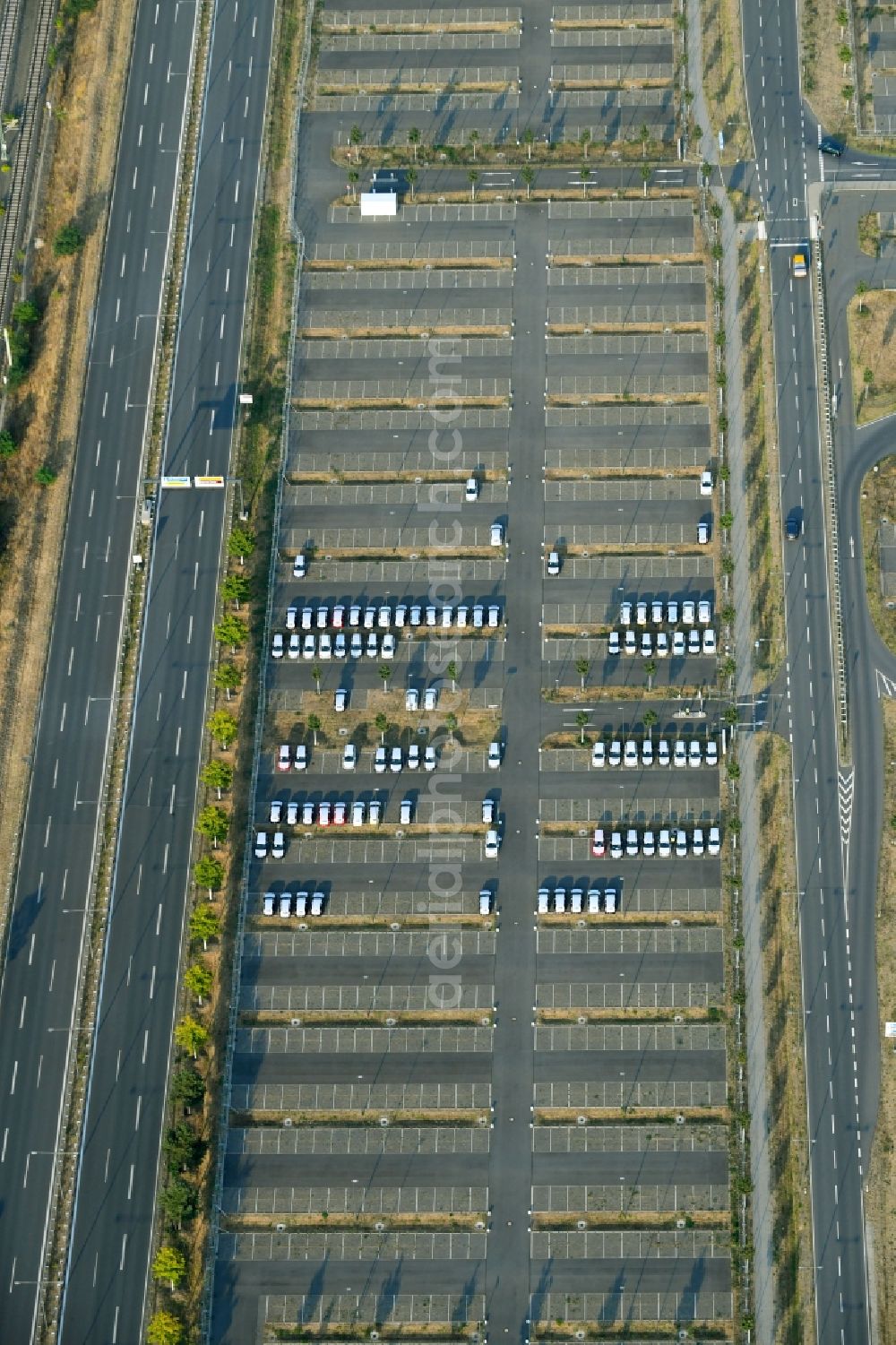 Aerial photograph Schönefeld - Parking and storage space for automobiles along the Schoenfelder Allee in Schoenefeld in the state Brandenburg, Germany