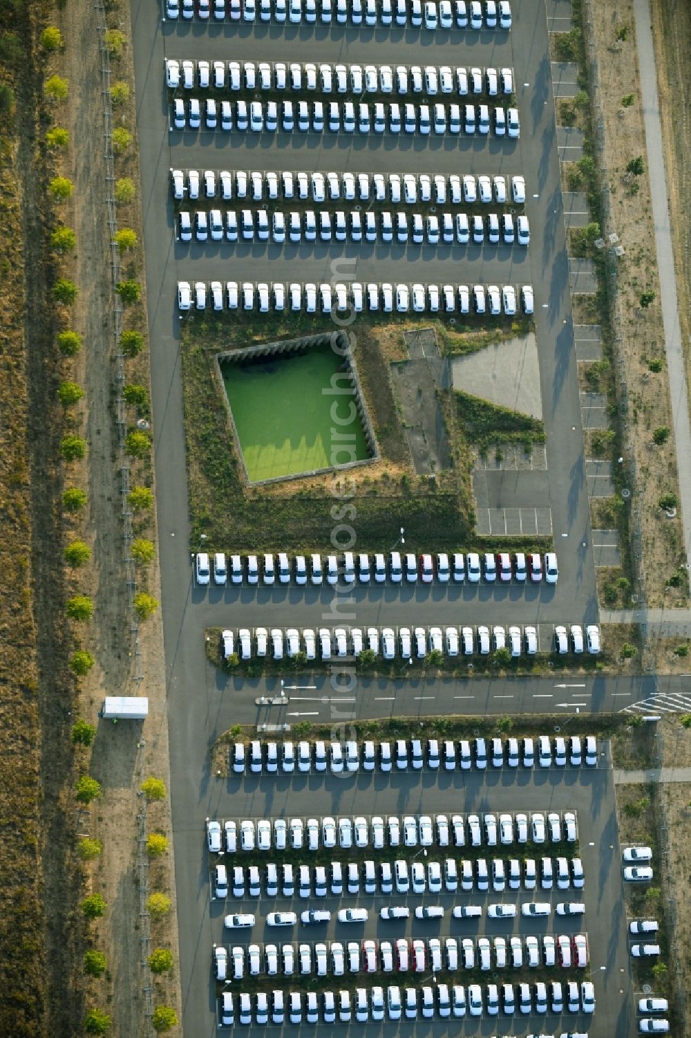 Aerial photograph Schönefeld - Parking and storage space for automobiles along the Schoenfelder Allee in Schoenefeld in the state Brandenburg, Germany