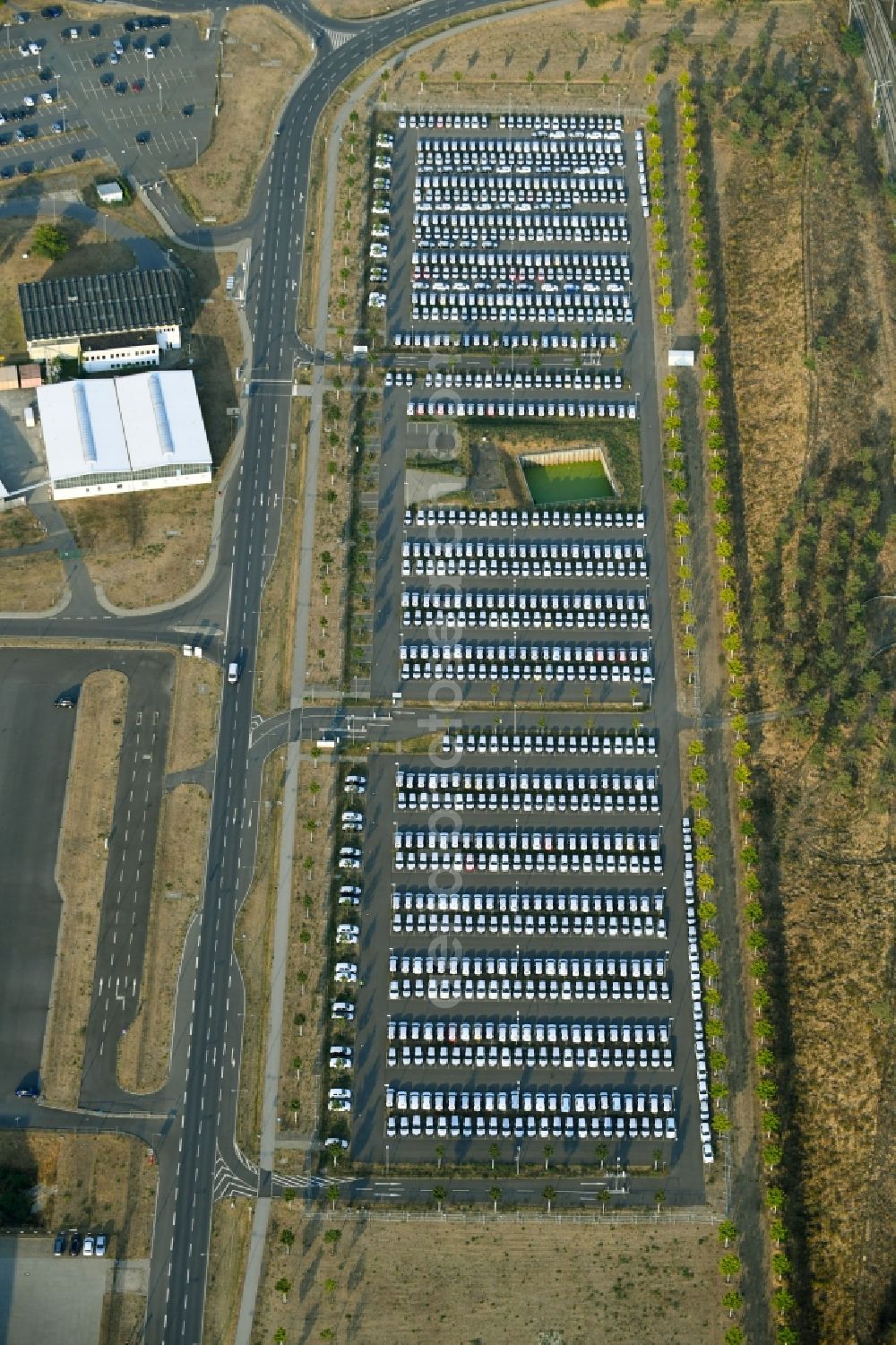 Aerial photograph Schönefeld - Parking and storage space for automobiles along the Schoenfelder Allee in Schoenefeld in the state Brandenburg, Germany