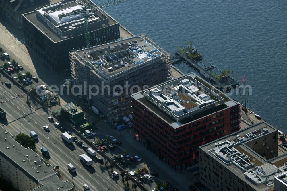 Aerial image Berlin - View of the nhow hotel and the office building Berlins Grosse Freiheit on the banks of the River Spree at Stralauer Allee in Berlin - Friedrichshain. The Music and Lifestyle Hotel nhow was opened in 2010. The cube-shaped seven-storey office building Berlins Grosse Freiheit is used as Germany headquarters by the Coca Cola AG. The designs for both properties as part of the development space Mediaspree came from nps tchoban voss