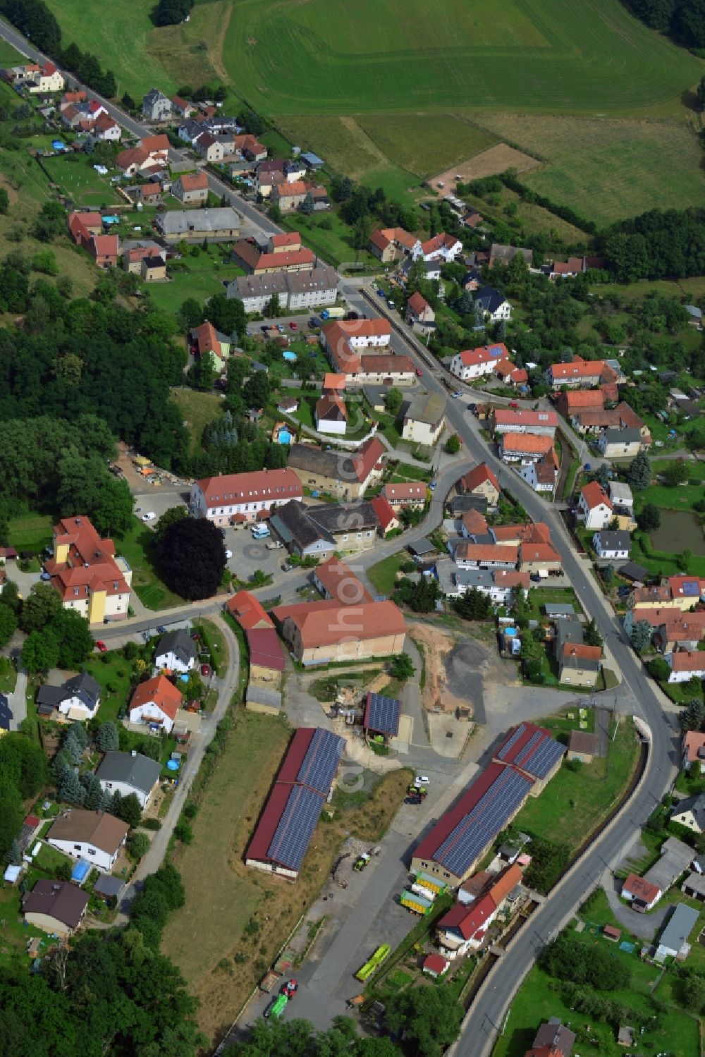 Aerial photograph Niederndorf - View of the houses in Niederndorf along the country road 1070 in the state Thuringia