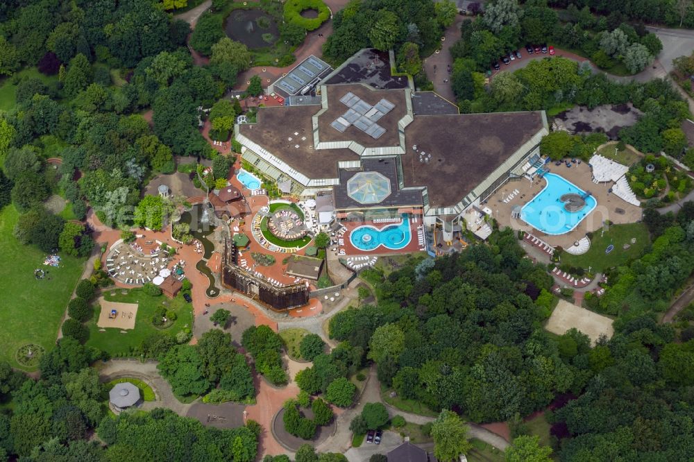 Aerial image Duisburg - View of the thermal baths Niederrhein in Duisburg in the state North Rhine-Westphalia. The thermal bath Niederrhein contains swimming pools, saunas and a thermal bath