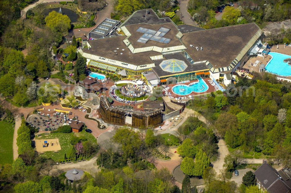 Aerial image Duisburg, Röttgersbach - Niederrhein Therme of Revierpark Mattlerbusch GmbH in Roettgersbach in Duisburg in North Rhine-Westphalia