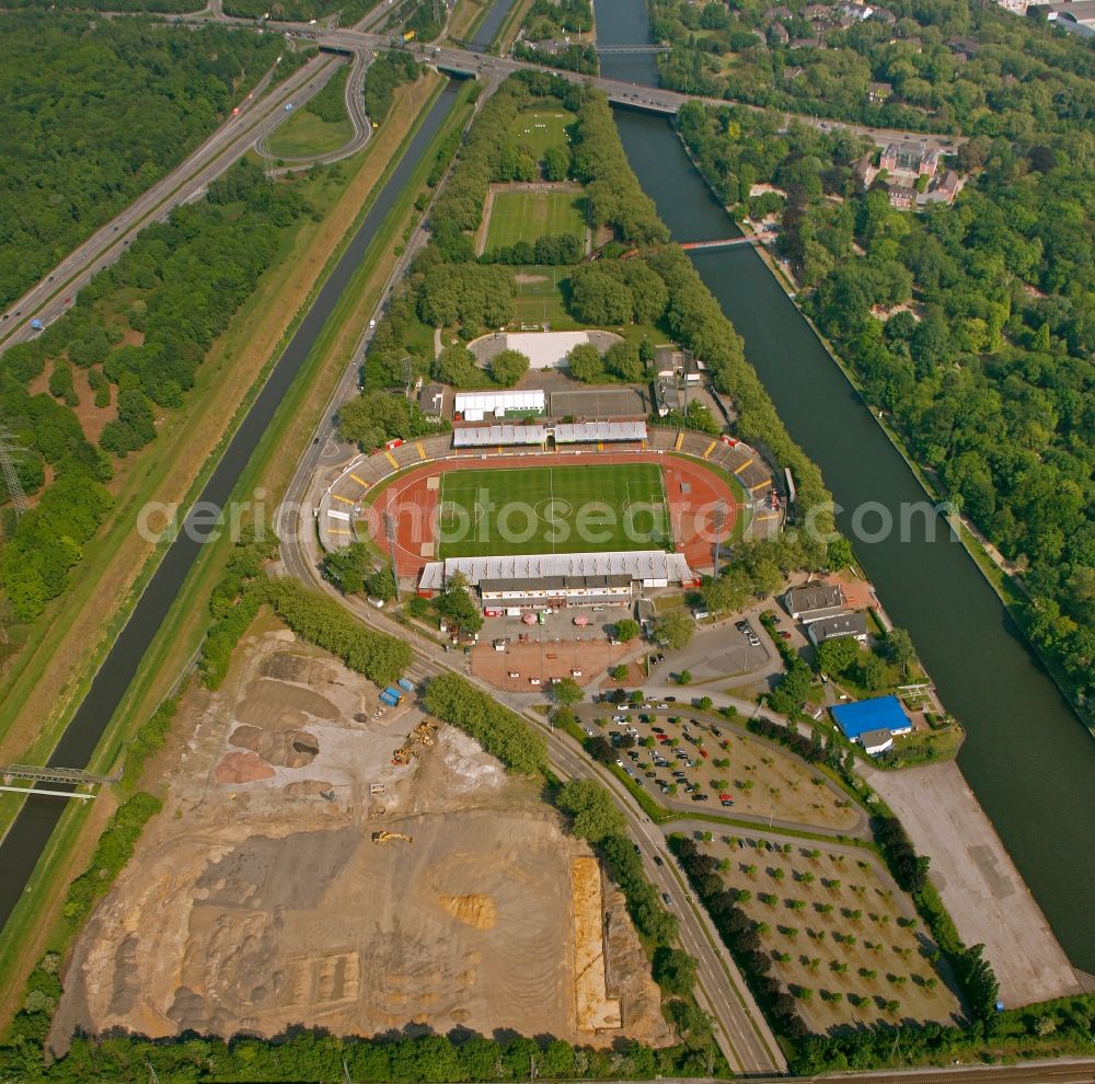 Aerial image Oberhausen - Area around the Stadion Niederrhein (also known as niederrhein stadium) at the shore of the rhein-herne-canal in Oberhausen in the state North Rhine - Westphalia. The stadium is the workout place of the football club Rot-Weiss-Oberhausen