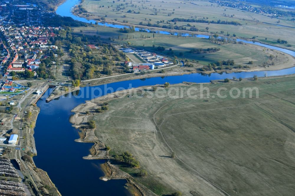 Lutherstadt Wittenberg from the bird's eye view: Groyne head of the of the River Elbe river course in Lutherstadt Wittenberg in the state Saxony-Anhalt, Germany