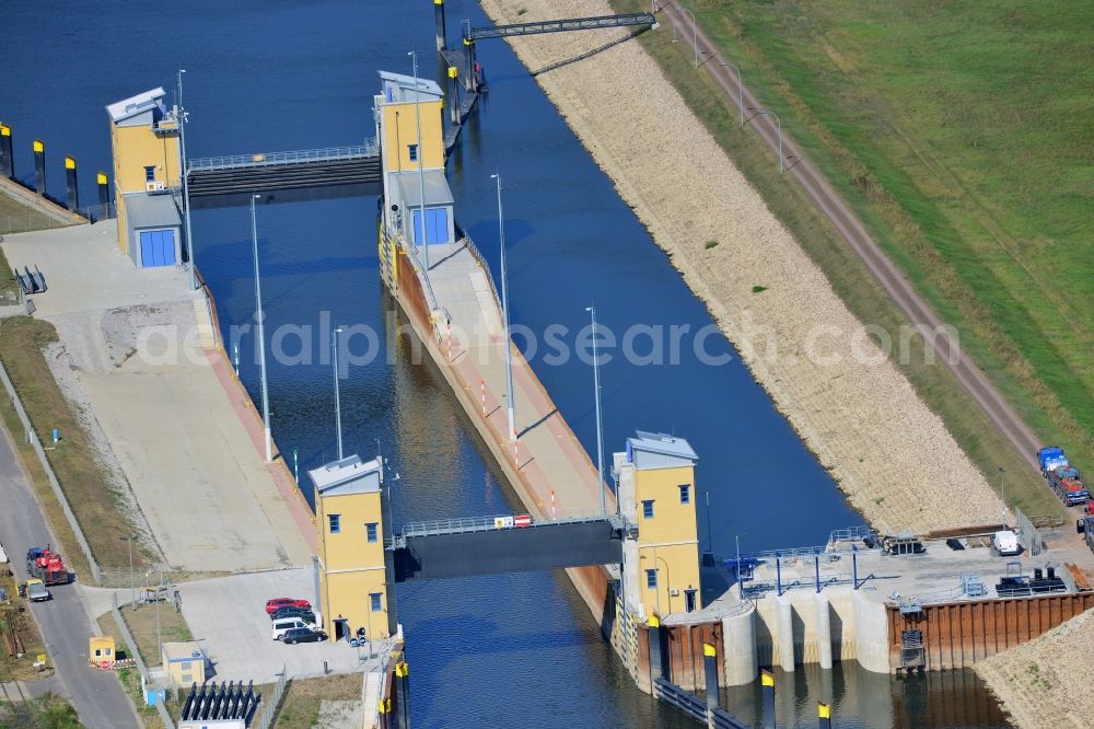 Magdeburg from the bird's eye view: Low tide lock Magdeburg in the Rothensee connection canal at the waterway cross Magdeburg in the state Saxony-Anhalt