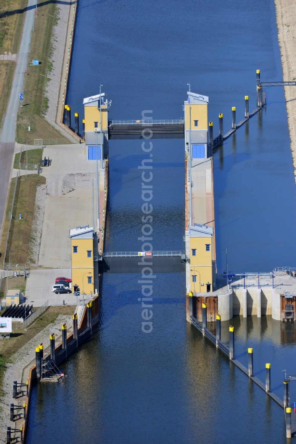 Aerial image Magdeburg - Low tide lock Magdeburg in the Rothensee connection canal at the waterway cross Magdeburg in the state Saxony-Anhalt