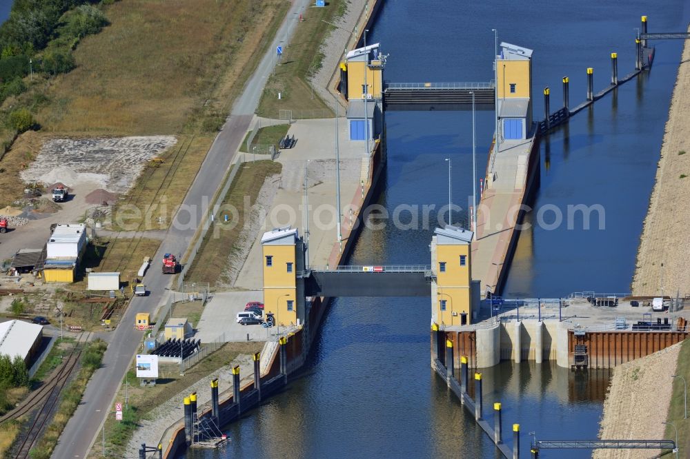 Aerial photograph Magdeburg - Low tide lock Magdeburg in the Rothensee connection canal at the waterway cross Magdeburg in the state Saxony-Anhalt