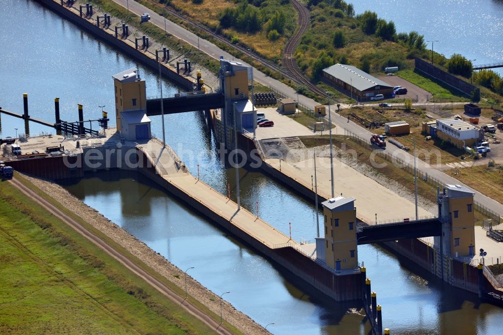 Aerial photograph Magdeburg - Low tide lock Magdeburg in the Rothensee connection canal at the waterway cross Magdeburg in the state Saxony-Anhalt