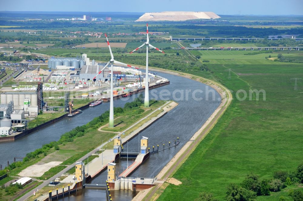 Aerial photograph Magdeburg - Low tide lock Magdeburg in the Rothensee connection canal at the waterway cross Magdeburg in the state Saxony-Anhalt