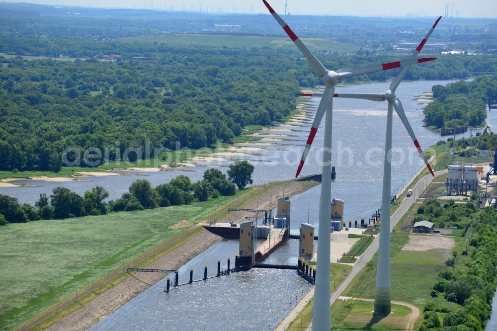 Aerial image Magdeburg - Low tide lock Magdeburg in the Rothensee connection canal at the waterway cross Magdeburg in the state Saxony-Anhalt