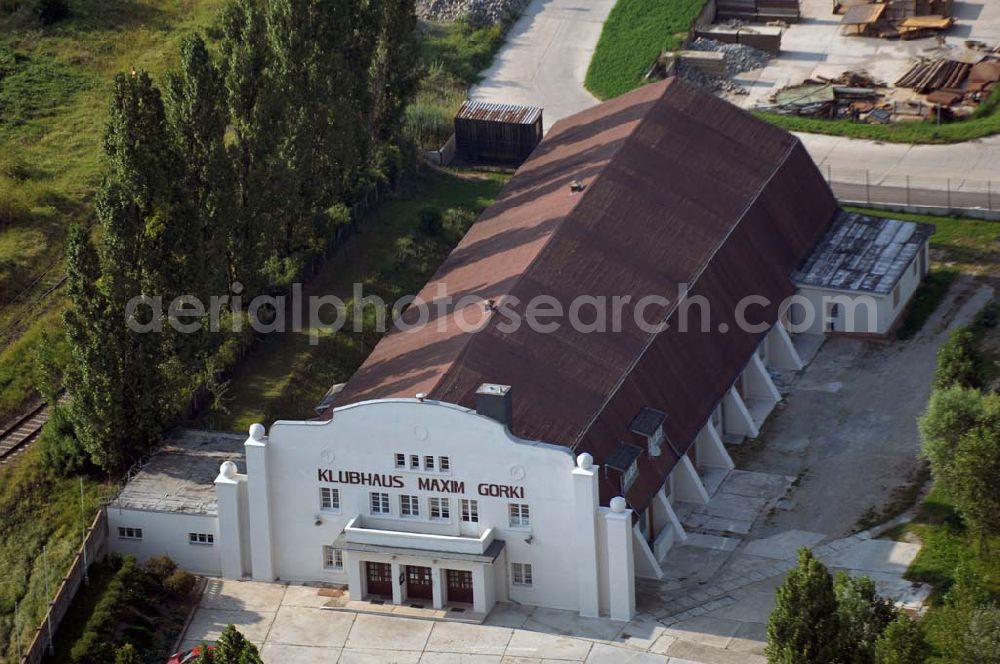 Nienburg (Saale) from above - Blick auf das Klubhaus Maxim Gorki in Nienburg. Das Gebäude steht nahe der Calbesche Straße.