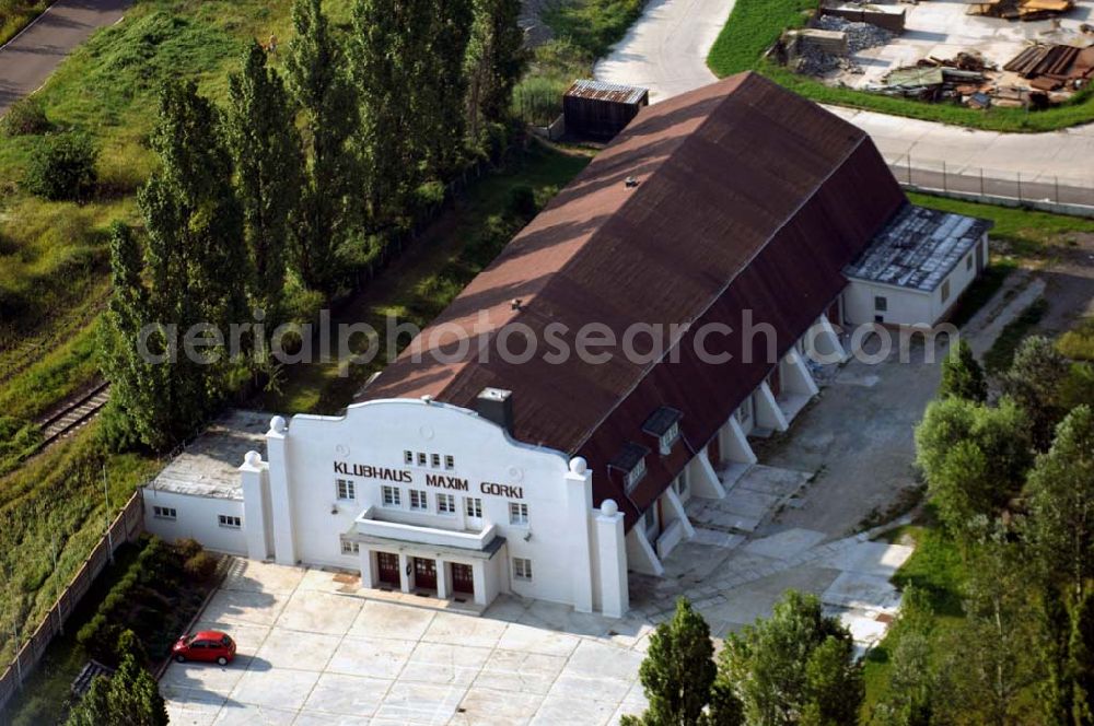 Nienburg (Saale) from the bird's eye view: Blick auf das Klubhaus Maxim Gorki in Nienburg. Das Gebäude steht nahe der Calbesche Straße.