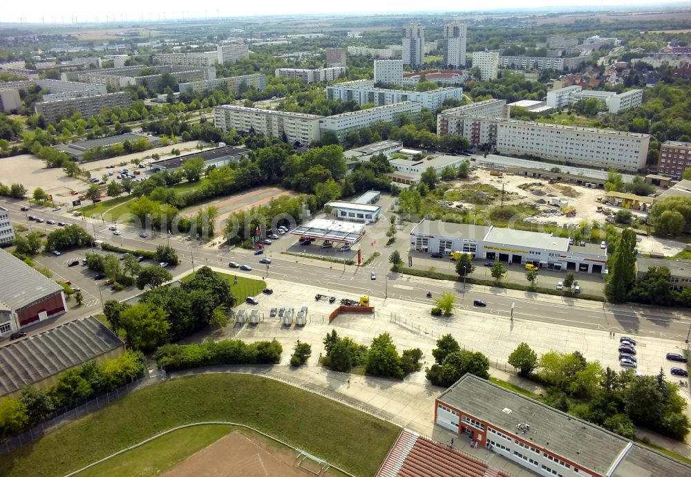 Aerial photograph Halle (Saale) OT Neustadt - View of the road Nietlebener Strasse in the district of Neustadt in Halle ( Saale ) in the state Saxony-Anhalt