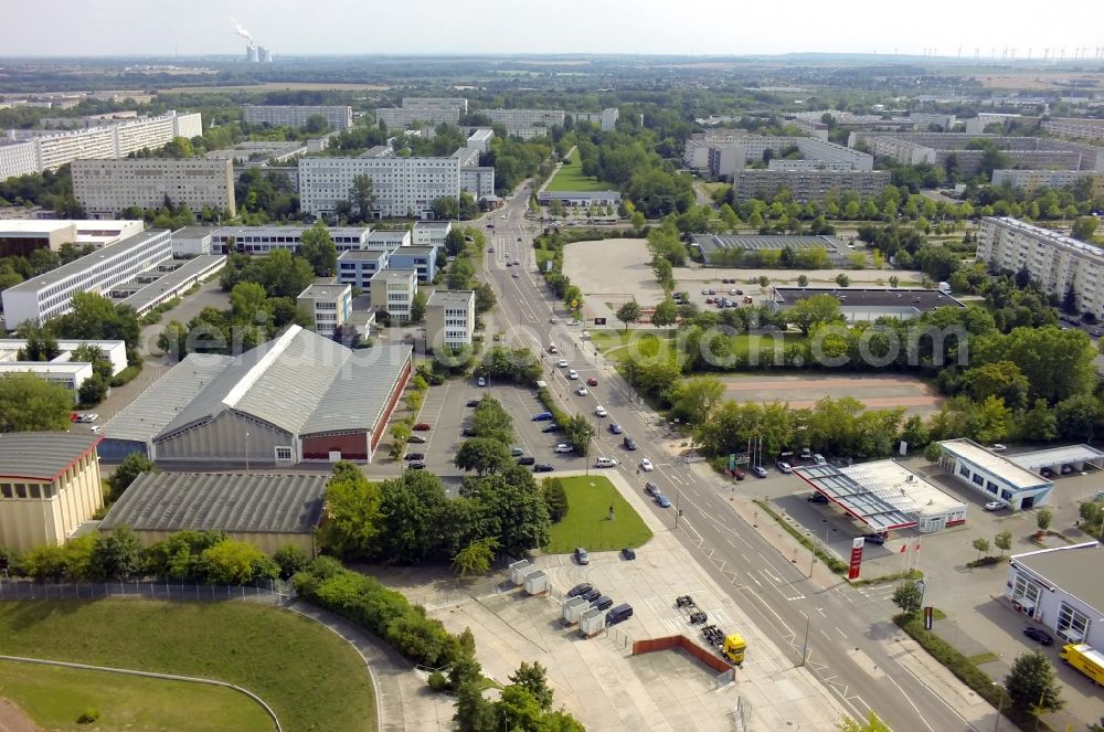 Halle (Saale) OT Neustadt from above - View of the road Nietlebener Strasse in the district of Neustadt in Halle ( Saale ) in the state Saxony-Anhalt