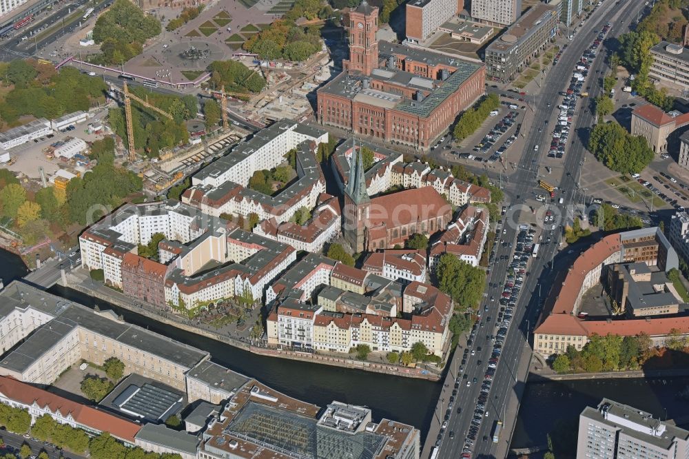 Aerial photograph Berlin - Nikolai Church and quarter in the Mitte part of Berlin in Germany. The historic quarter is located between the river Spree, Rathausstrasse, Spandauer Strasse and Muehlendamm. It is the oldest residential area of Berlin with the church in its centre