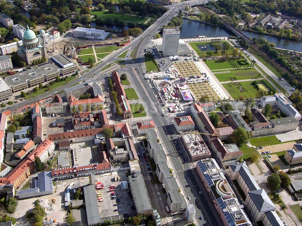 Aerial photograph Potsdam - 07.10.2004 Blick auf die Nikolaikirche mit den Umbauarbeiten entlang der Straße Lange Brücke in Potsdam und der daneben liegenden Straße der Breite Straße in dieser sich das Ministerium befindet