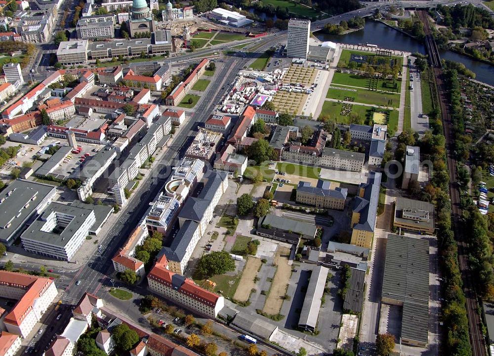 Potsdam from the bird's eye view: 07.10.2004 Blick auf die Nikolaikirche mit den Umbauarbeiten entlang der Straße Lange Brücke in Potsdam und der daneben liegenden Straße der Breite Straße in dieser sich das Ministerium befindet