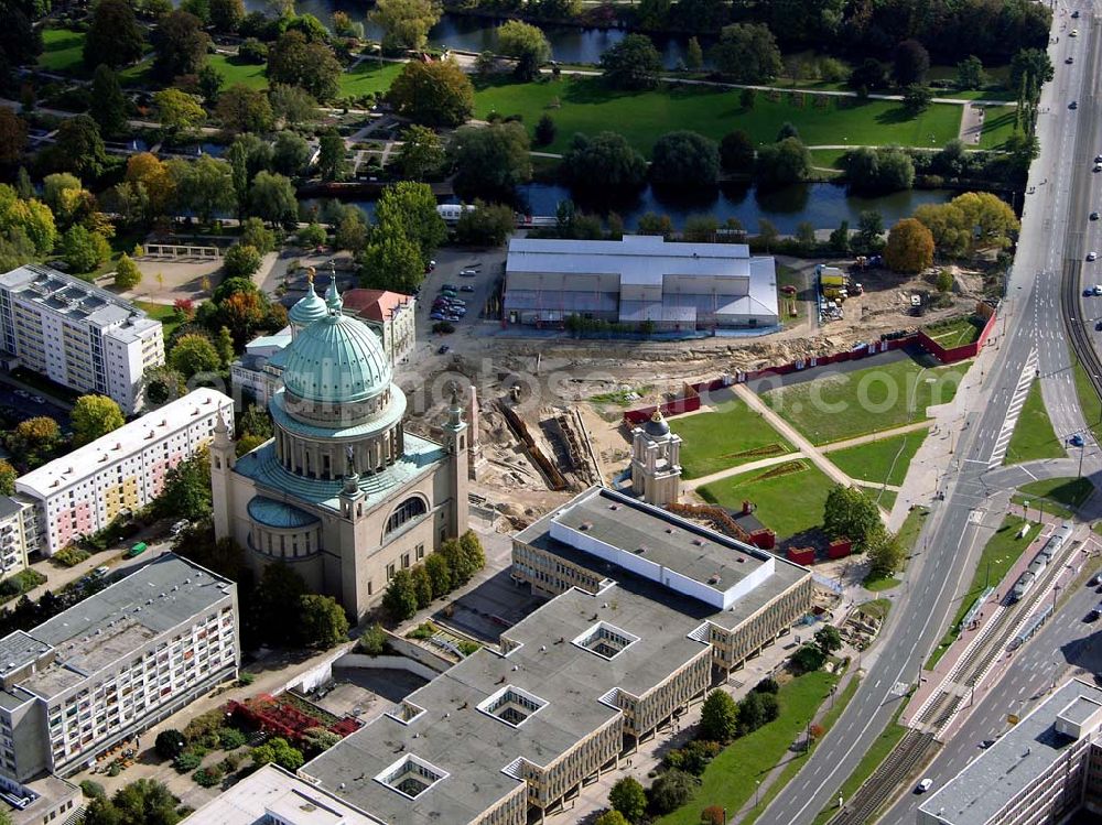 Aerial image Potsdam - 07.10.2004 Blick auf die Nikolaikirche mit den Umbauarbeiten entlang der Straße Lange Brücke in Potsdam.