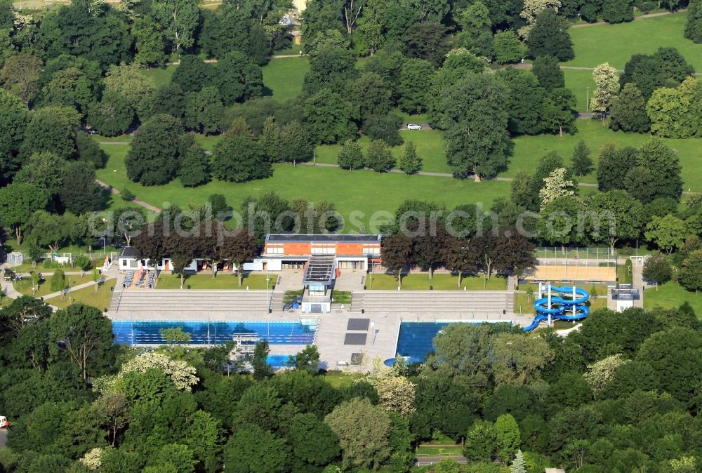 Erfurt from the bird's eye view: The Nordbad Erfurt is located in North Park of Erfurt in Thuringia. The water park with a heated 50-meter lap pool, solar heated shallow water pool, with water slide and lazy river is a popular destination in the north of the state capital Erfurt. Operators are Stadtwerke Erfurt