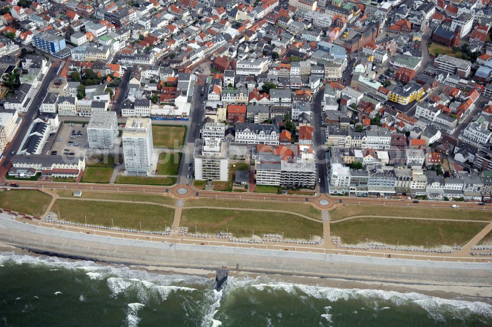 Aerial image Norderney - Blick auf die Stadt Norderney auf der gleichnamigen Insel. Norderney ist von Westen gesehen die dritte der sieben zu Niedersachsen gehörenden ostfriesischen Inseln, die in der Nordsee dem Festland vorgelagert sind. Zugleich bildet das Gebiet der Insel die Stadt Norderney im Landkreis Aurich mit knapp 6000 Einwohnern. Zur Stadt gehören die beiden Ortsteile Fischerhafen und Siedlung Nordhelm. Im Süden der Insel erstreckt sich das Wattenmeer. Das Watt sowie die gesamte Osthälfte Norderneys gehören zum Nationalpark Niedersächsisches Wattenmeer. Kontakt: Stadt Norderney, Am Kurplatz 3, 26537 Norderney, Tel. +49(0)4932 920-0, Fax +49(0)4932 920-222, E-Mail: info@norderney.de