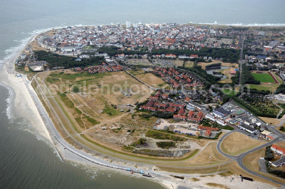 Norderney from above - Blick auf die Stadt Norderney auf der gleichnamigen Insel. Norderney ist von Westen gesehen die dritte der sieben zu Niedersachsen gehörenden ostfriesischen Inseln, die in der Nordsee dem Festland vorgelagert sind. Zugleich bildet das Gebiet der Insel die Stadt Norderney im Landkreis Aurich mit knapp 6000 Einwohnern. Zur Stadt gehören die beiden Ortsteile Fischerhafen und Siedlung Nordhelm. Im Süden der Insel erstreckt sich das Wattenmeer. Das Watt sowie die gesamte Osthälfte Norderneys gehören zum Nationalpark Niedersächsisches Wattenmeer. Kontakt: Stadt Norderney, Am Kurplatz 3, 26537 Norderney, Tel. +49(0)4932 920-0, Fax +49(0)4932 920-222, E-Mail: info@norderney.de